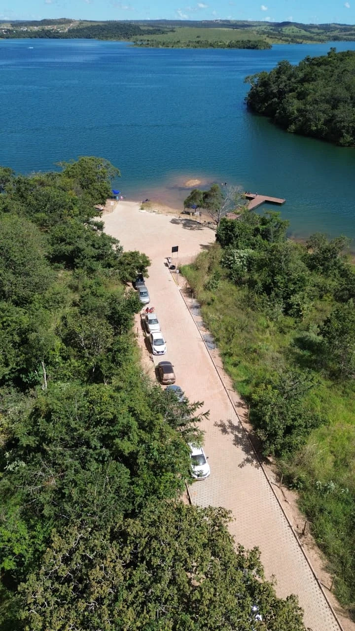 Acesso pavimentado ao lago no Porto Madero